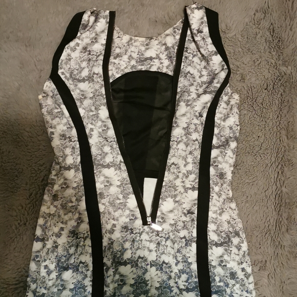 H&M dress, size 8 US - Picture 3 of 6